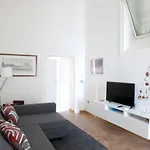 Chiatamone 27 - Seaside Deluxe Apartment